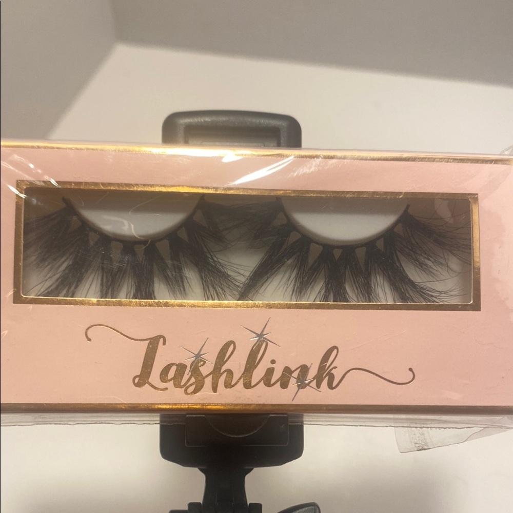 False Eyelashes black unique dramatic high fashion flare